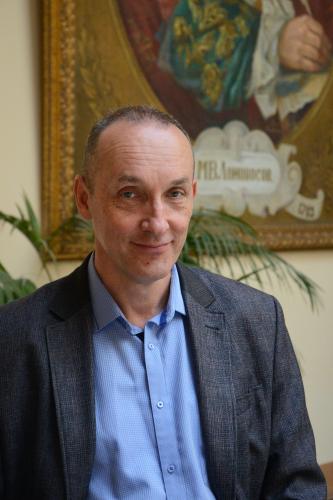 Возложение цветов на факультете журналистики МГУ