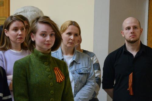 Возложение цветов на факультете журналистики МГУ