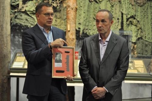 Передача документов родственнику ополченца