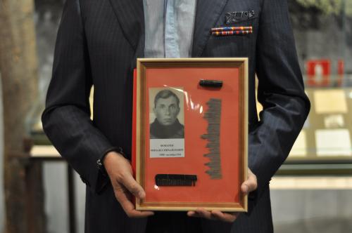 Передача документов родственнику ополченца